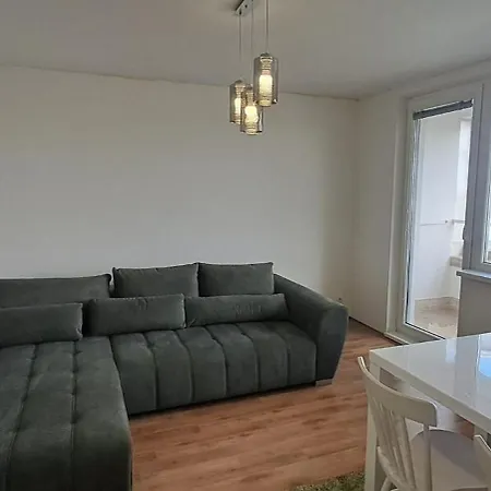 Henrieta's Cozy דירה *